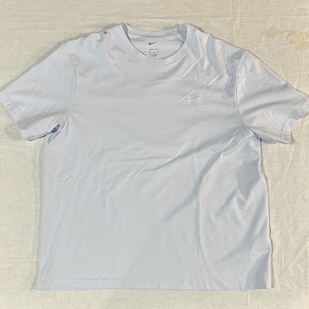 Like New Nike Men's Light Blue Short Sleeve Tee Size Xlarge